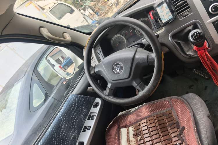 Used Foton Scenic G7 2015 2.0L Commercial Van Long Wheelbase High Roof – 4Q20M Steering Wheel