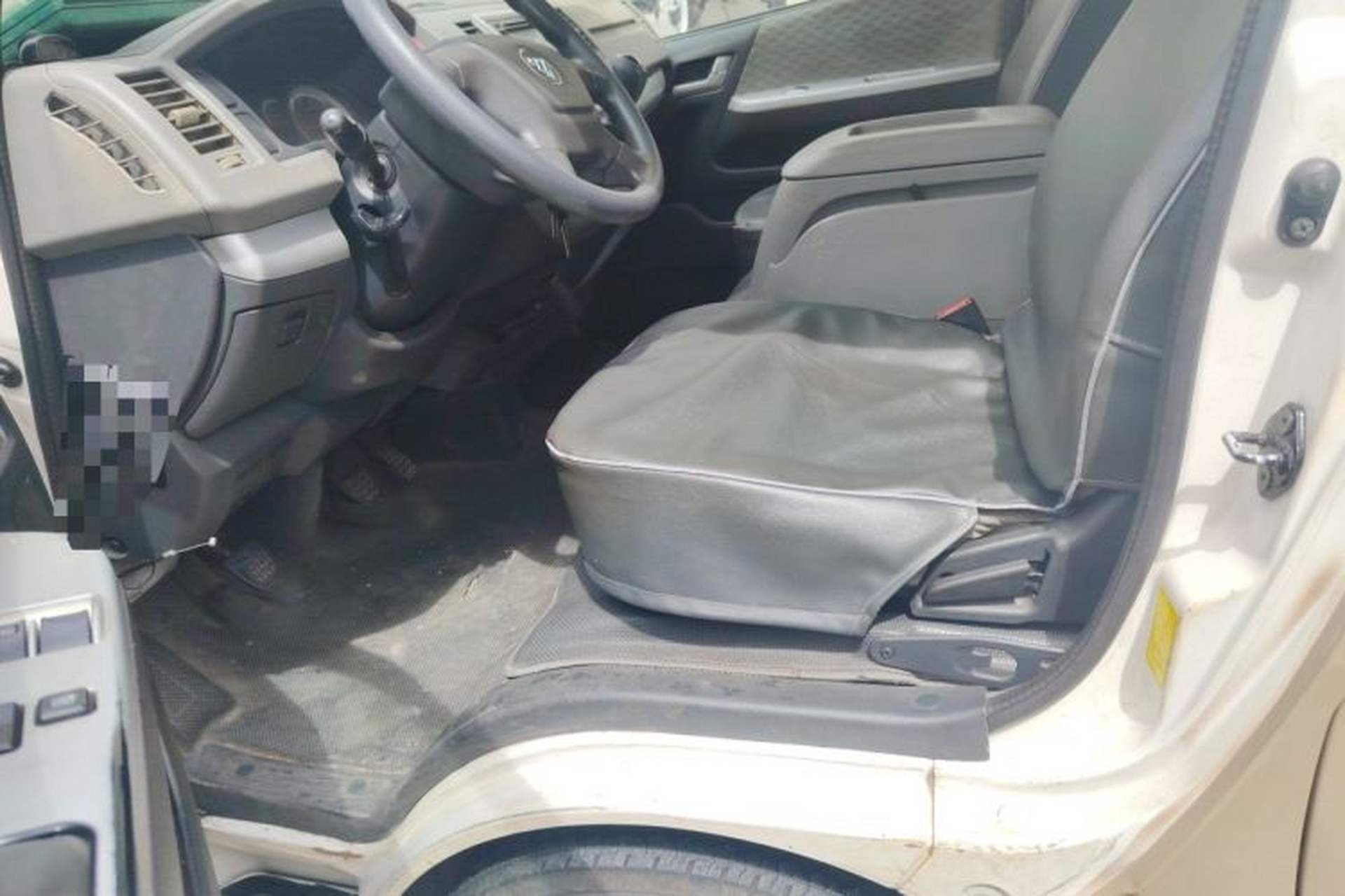Used Foton Scenic G7 2015 2.0L Commercial Version Long Wheelbase High Roof – 4Q20M Driver Seat
