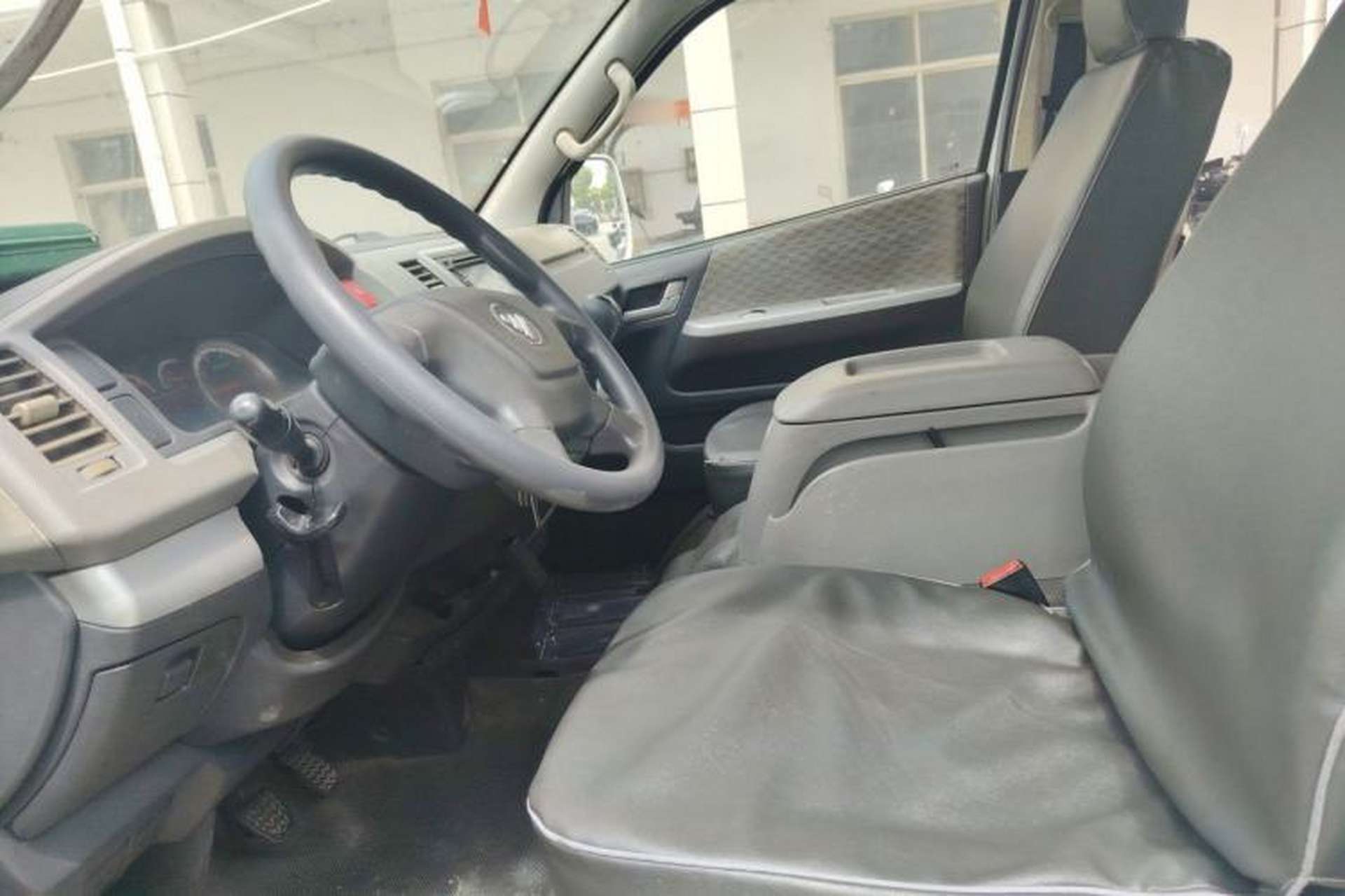 Used Foton Scenic G7 2015 2.0L Commercial Version Long Wheelbase High Roof – 4Q20M Left Front Seat