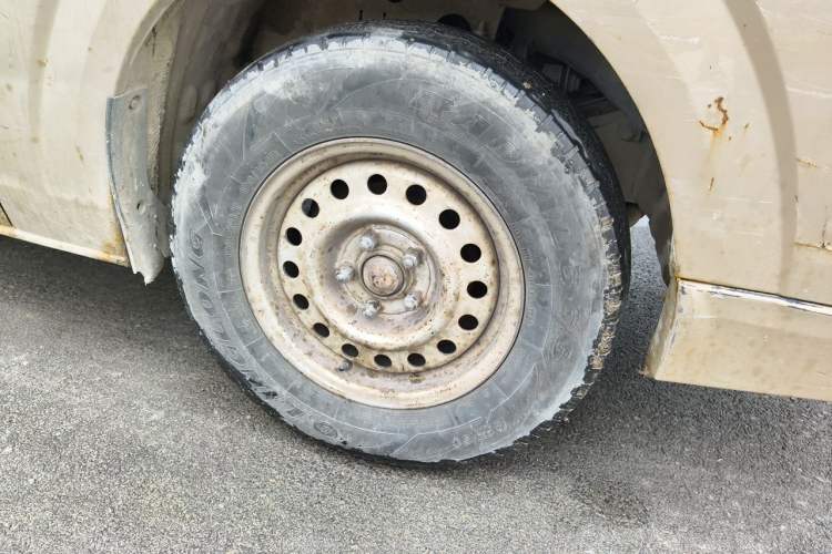 Used Foton Scenic G7 2015 2.0L Commercial Version Short Wheelbase High-Roof 486EQV4 Right Front Wheel Hub