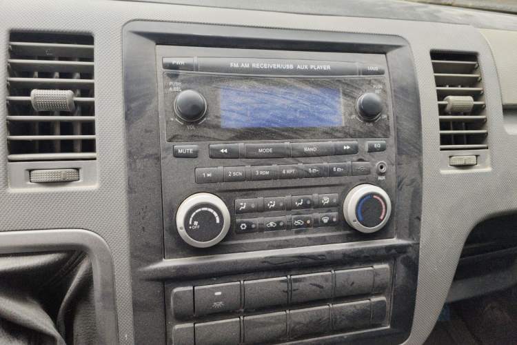 Used Foton Scenic G7 2015 2.0L Commercial Version Short Wheelbase High-Roof 486EQV4 Audio And AC Panel