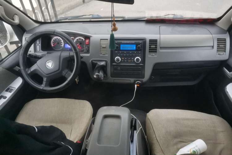 Used Foton Scenic G7 2015 2.0L Commercial Version Short Wheelbase High Roof 4Q20M Center Console