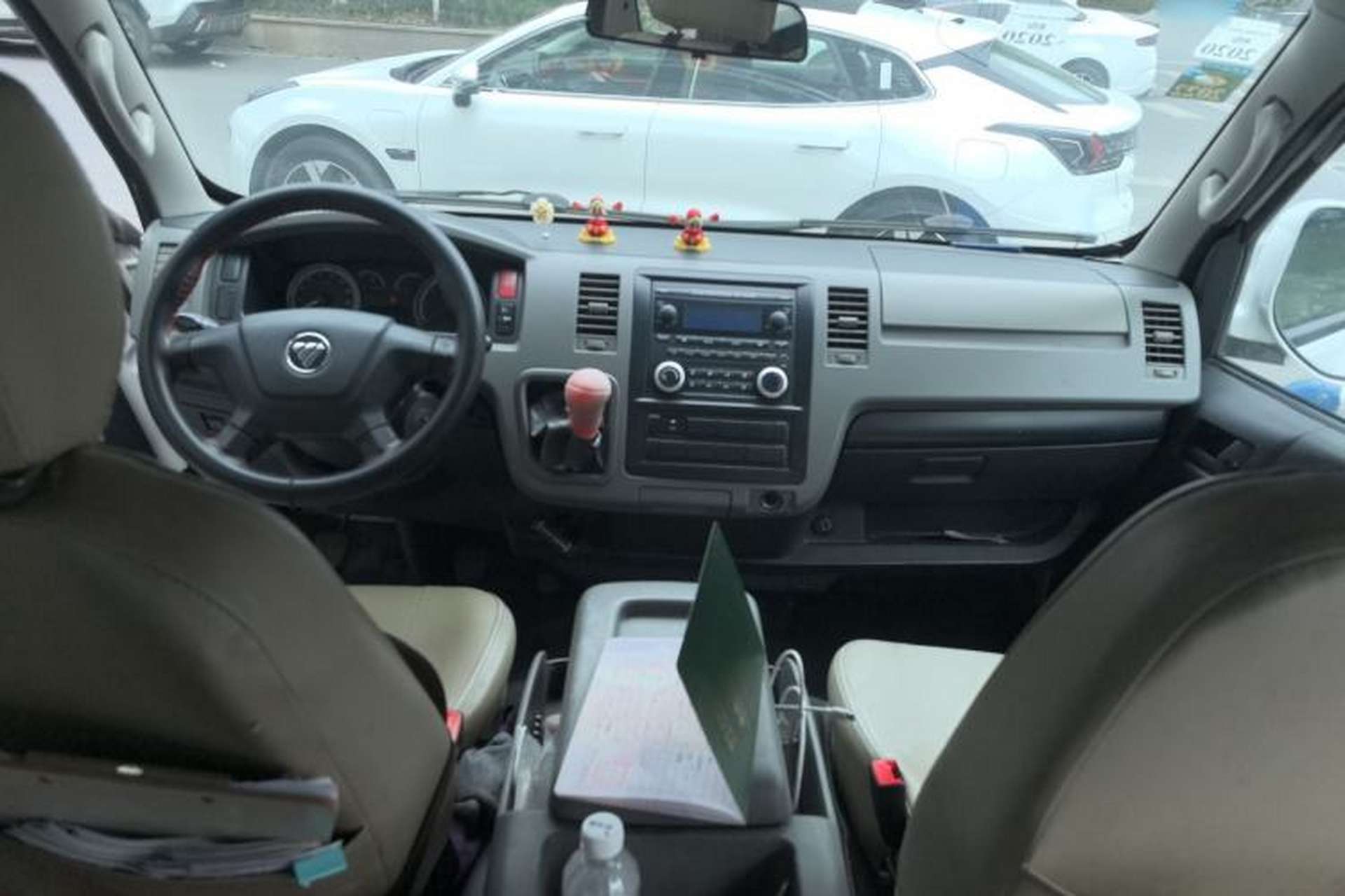 Used Foton Scenic G7 2015 2.0L Commercial & Travel Short Wheelbase High-Roof 486EQV4 Center Console