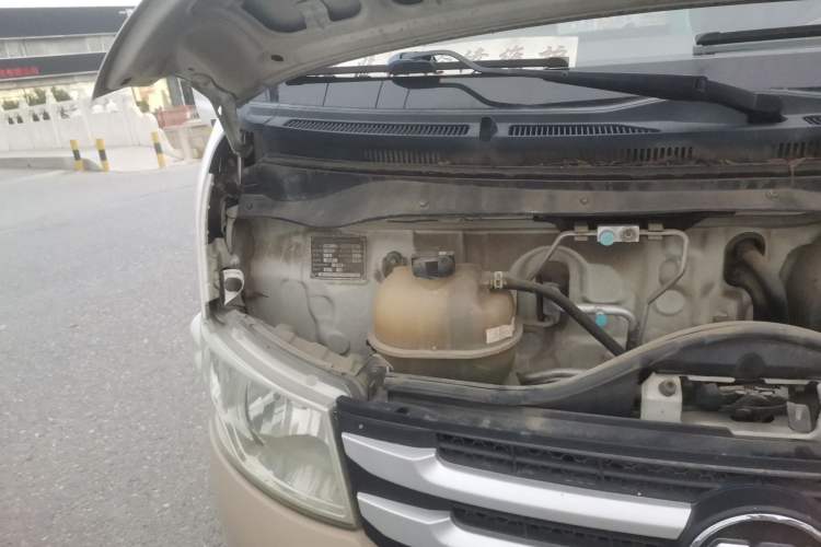 Used Foton Scenic G7 2015 2.0L Commercial Version Short Wheelbase High Roof 4Q20M Engine Bay Right