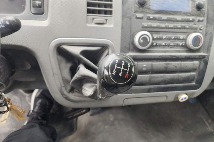 Used Foton Scenic G7 2015 2.0L Commercial Version Short Wheelbase High-Roof 486EQV4 Gear Lever
