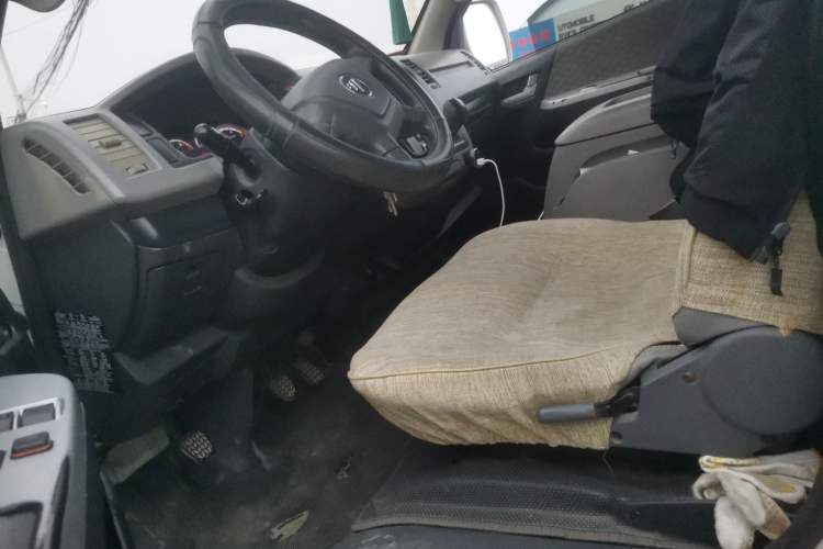Used Foton Scenic G7 2015 2.0L Commercial Version Short Wheelbase High Roof 4Q20M Left Front Seat