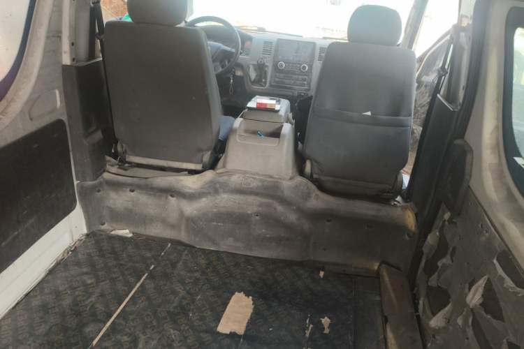 Used Foton Scenic G7 2015 2.0L Commercial Version Long Wheelbase High Roof – 486EQV4 Left Rear Seat