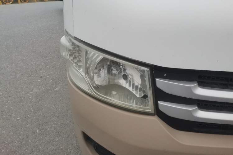 Used Foton Scenic G7 2015 2.0L Commercial Version Short Wheelbase High Roof 4Q20M Right Front Headlight