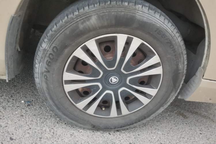 Used Foton Scenic G7 2015 2.0L Commercial Version Short Wheelbase High Roof 4Q20M Right Front Wheel Hub