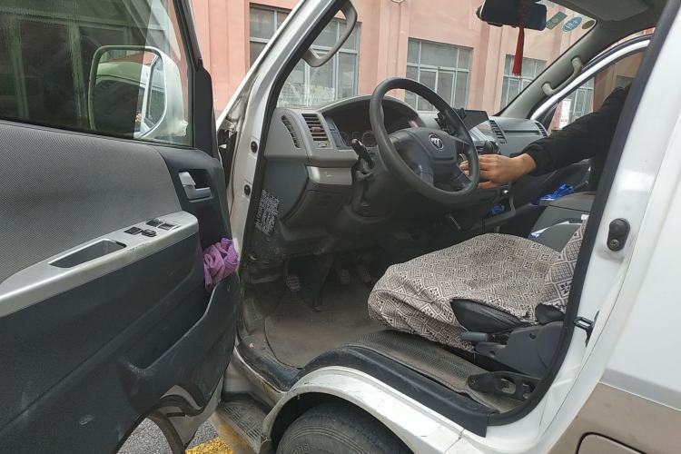 Used Foton Scenic G7 2016 2.0L Commercial Version Long Wheelbase High Roof – 4Q20M Interior 3