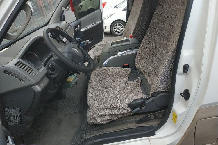 Used Foton Scenic G7 2016 2.0L Commercial Version Long Wheelbase High Roof – 4Q20M Left Front Seat