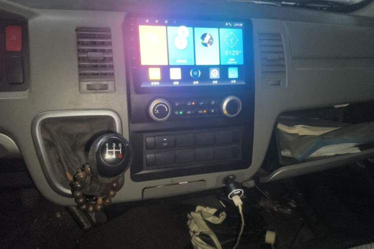 Used Foton Scenic G7 2016 2.0L Commercial Version Long Wheelbase High Roof – 4Q20M Audio And AC Panel
