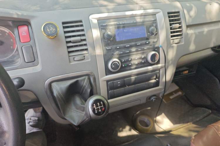 Used Foton Scenic G7 2016 2.0L Commercial Version Long Wheelbase High Roof – 4Q20M Audio And AC Panel