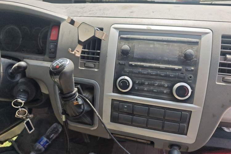 Used Foton Scenic G7 2016 2.0L Commercial Version Long Wheelbase High Roof – 4Q20M Audio And AC Panel