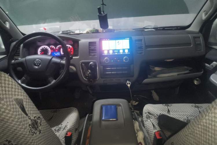 Used Foton Scenic G7 2016 2.0L Commercial Version Long Wheelbase High Roof – 4Q20M Center Console
