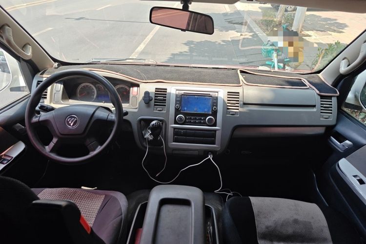 Used Foton Scenic G7 2016 2.0L Commercial Version Long Wheelbase High Roof – 4Q20M Center Console