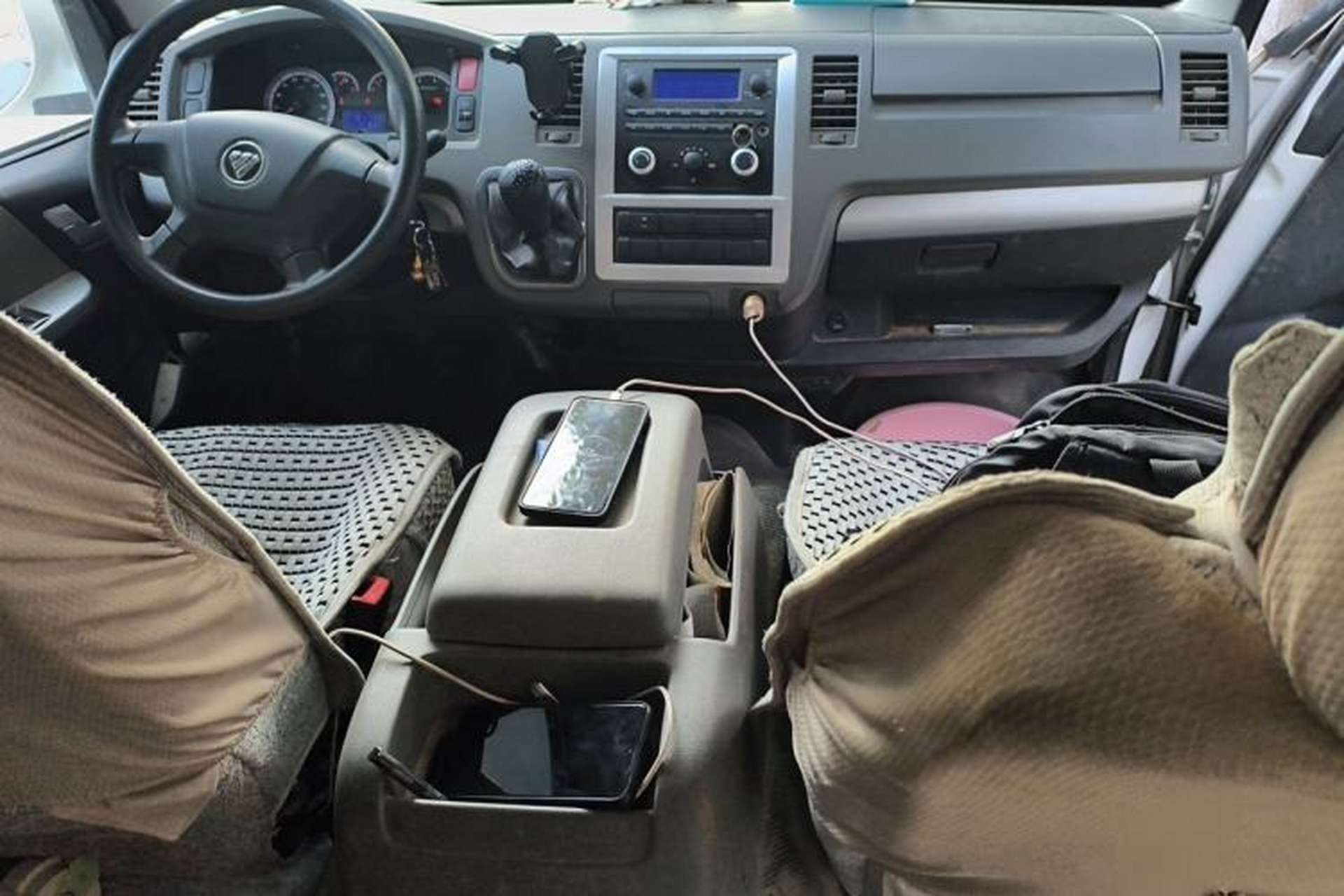 Used Foton Scenic G7 2016 2.0L Commercial Version Long Wheelbase High Roof – 4Q20M Center Console
