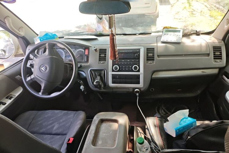 Used Foton Scenic G7 2016 2.0L Commercial Version Long Wheelbase High Roof – 4Q20M Center Console