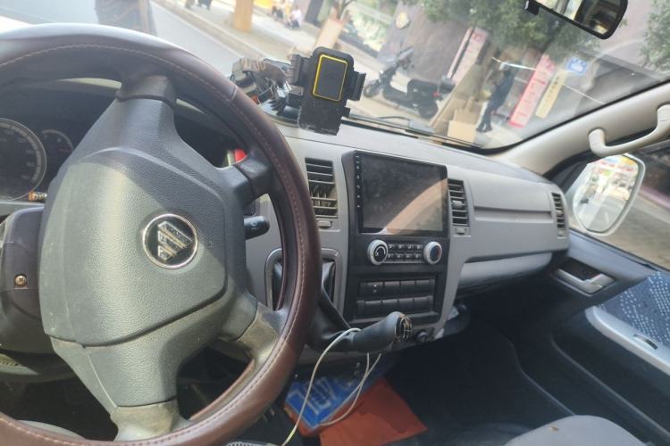 Used Foton Scenic G7 2016 2.0L Commercial Edition Long Wheelbase High-Roof 4Q20M Center Console