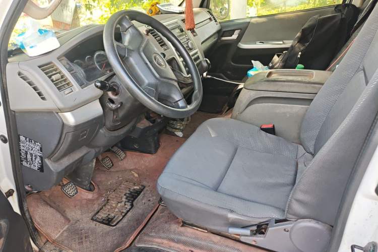 Used Foton Scenic G7 2016 2.0L Commercial Version Long Wheelbase High Roof – 4Q20M Driver Seat