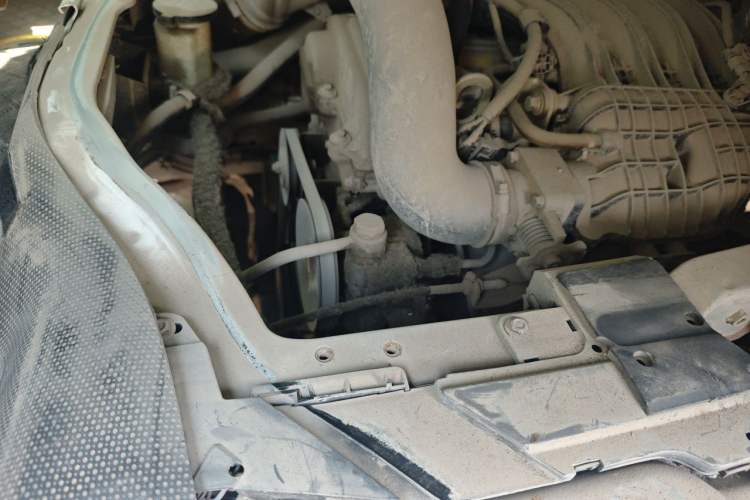 Used Foton Scenic G7 2016 2.0L Commercial Version Long Wheelbase High Roof – 4Q20M Engine Bay