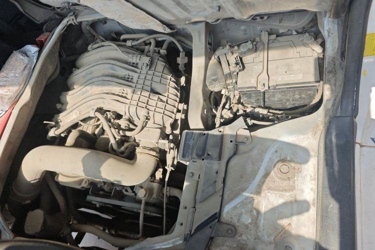 Used Foton Scenic G7 2016 2.0L Commercial Version Long Wheelbase High Roof – 4Q20M Engine Bay