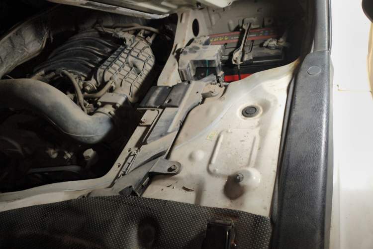 Used Foton Scenic G7 2016 2.0L Commercial Version Long Wheelbase High Roof – 4Q20M Engine Bay Left