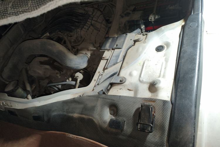 Used Foton Scenic G7 2016 2.0L Commercial Version Long Wheelbase High Roof – 4Q20M Engine Bay