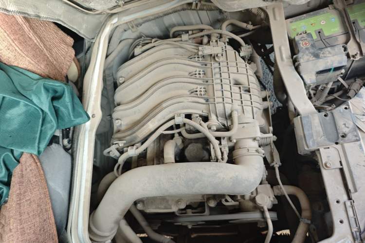 Used Foton Scenic G7 2016 2.0L Commercial Version Long Wheelbase High Roof – 4Q20M Engine Bay Right