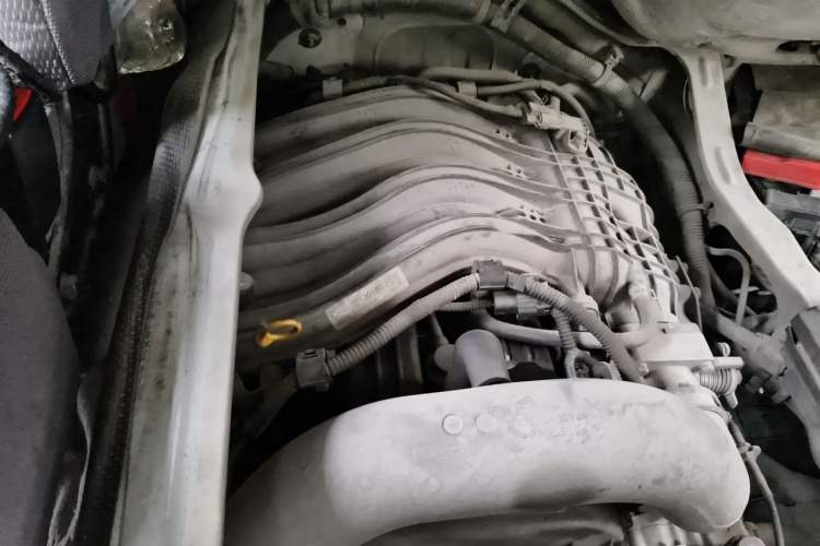 Used Foton Scenic G7 2016 2.0L Commercial Version Long Wheelbase High Roof – 4Q20M Engine Bay Right
