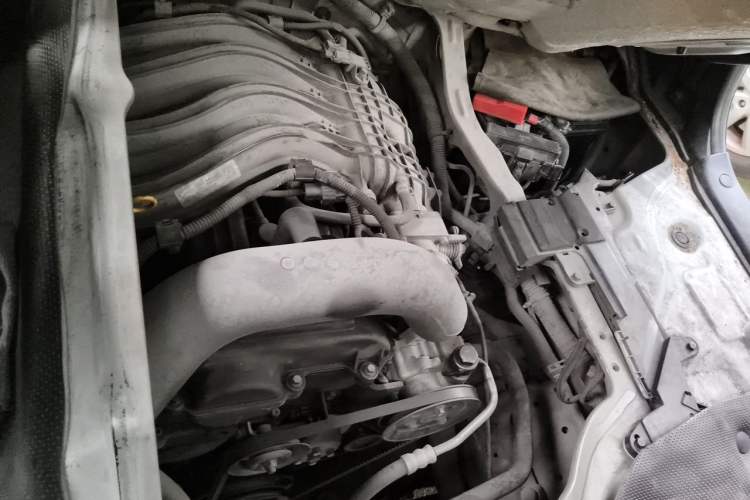 Used Foton Scenic G7 2016 2.0L Commercial Version Long Wheelbase High Roof – 4Q20M Engine Bay