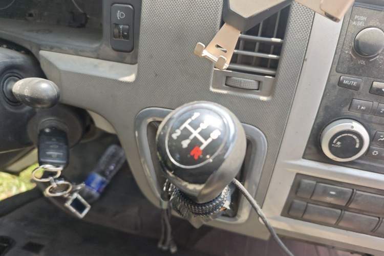 Used Foton Scenic G7 2016 2.0L Commercial Version Long Wheelbase High Roof – 4Q20M Gear Lever