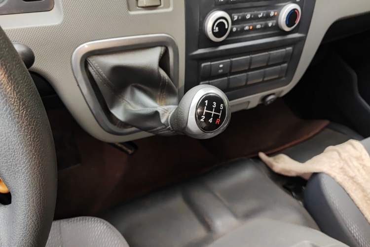 Used Foton Scenic G7 2016 2.0L Commercial Version Short Wheelbase Flat Roof 4Q20M Gear Lever