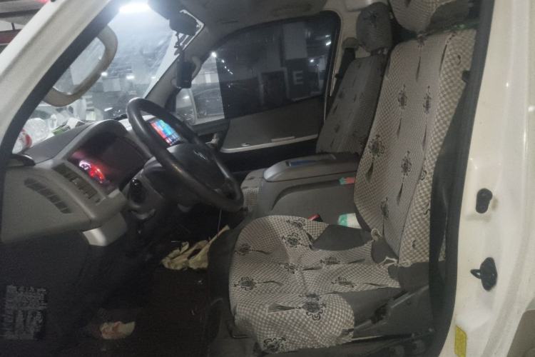 Used Foton Scenic G7 2016 2.0L Commercial Version Long Wheelbase High Roof – 4Q20M Left Front Seat