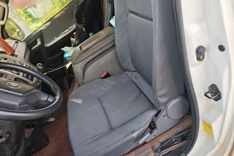 Used Foton Scenic G7 2016 2.0L Commercial Version Long Wheelbase High Roof – 4Q20M Left Front Seat