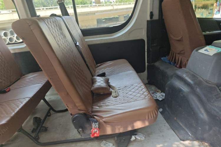 Used Foton Scenic G7 2016 2.0L Commercial Version Long Wheelbase High Roof – 4Q20M Left Rear Seat