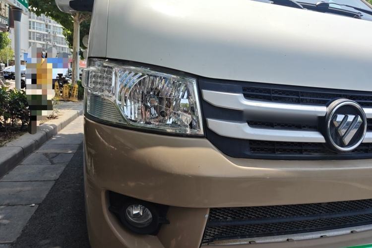 Used Foton Scenic G7 2016 2.0L Commercial Version Long Wheelbase High Roof – 4Q20M Right Front Headlight