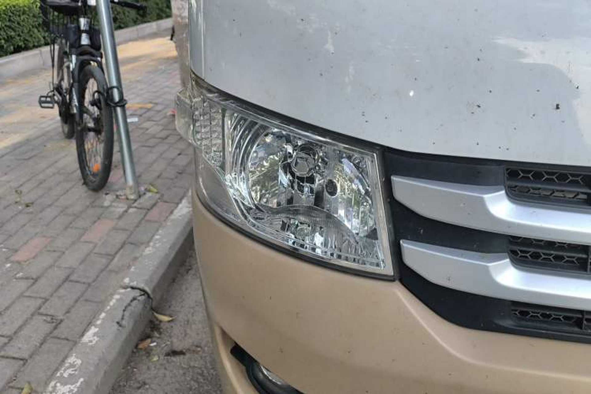 Used Foton Scenic G7 2016 2.0L Commercial Version Long Wheelbase High Roof – 4Q20M Right Front Headlight