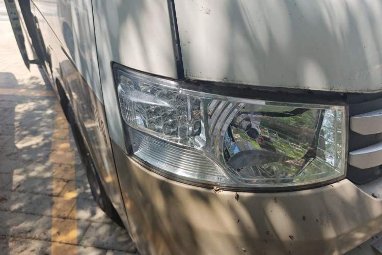 Used Foton Scenic G7 2016 2.0L Commercial Version Long Wheelbase High Roof – 4Q20M Right Front Headlight