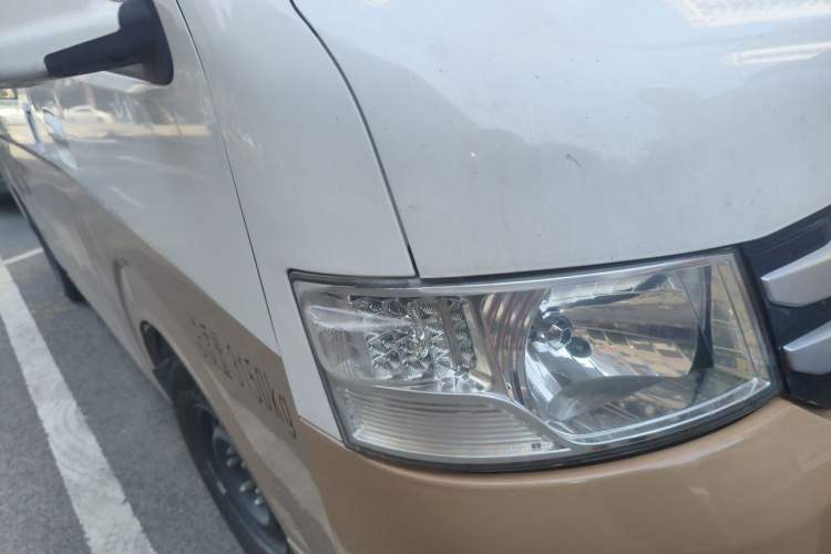 Used Foton Scenic G7 2016 2.0L Commercial Edition Long Wheelbase High-Roof 4Q20M Right Front Headlight
