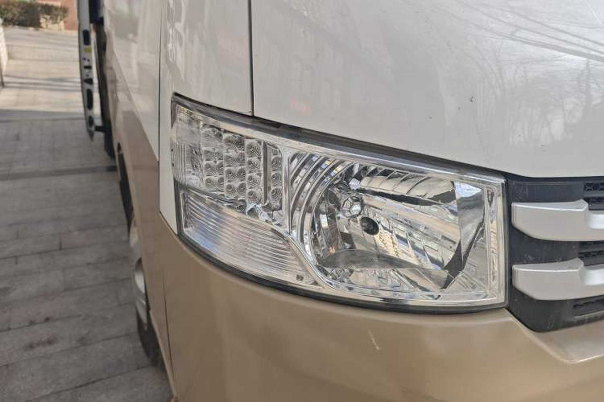 Used Foton Scenic G7 2016 2.0L Commercial Version Short Wheelbase High-Roof 4Q20M Right Front Headlight