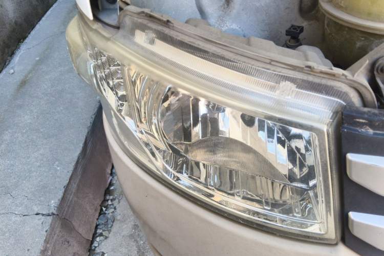 Used Foton Scenic G7 2016 2.0L Commercial Edition Long Wheelbase High-Roof 4Q20M Right Front Headlight