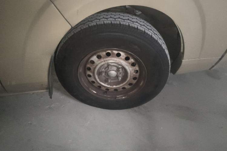 Used Foton Scenic G7 2016 2.0L Commercial Version Long Wheelbase High Roof – 4Q20M Right Front Wheel Hub