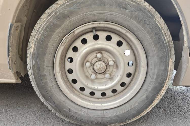 Used Foton Scenic G7 2016 2.0L Commercial Version Long Wheelbase High Roof – 4Q20M Right Front Wheel Hub