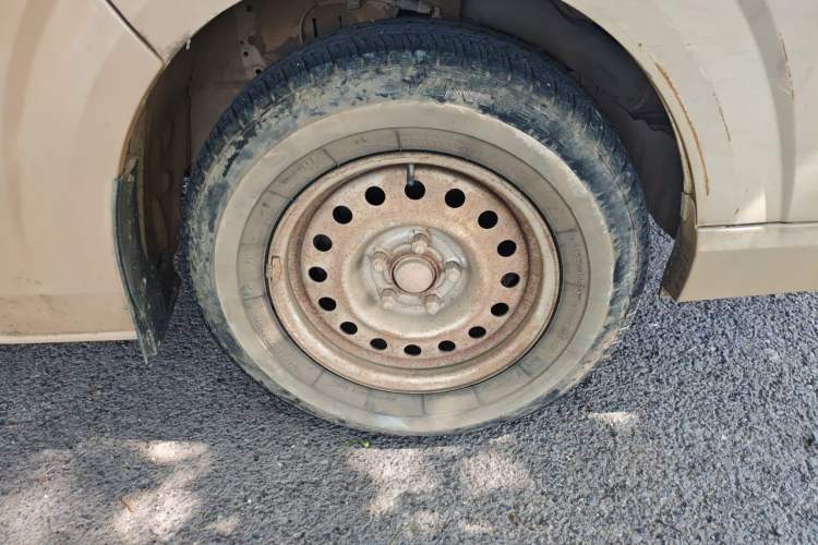 Used Foton Scenic G7 2016 2.0L Commercial Version Long Wheelbase High Roof – 4Q20M Right Front Wheel Hub