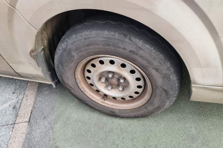 Used Foton Scenic G7 2016 2.0L Commercial Version Long Wheelbase High Roof – 4Q20M Right Front Wheel Hub