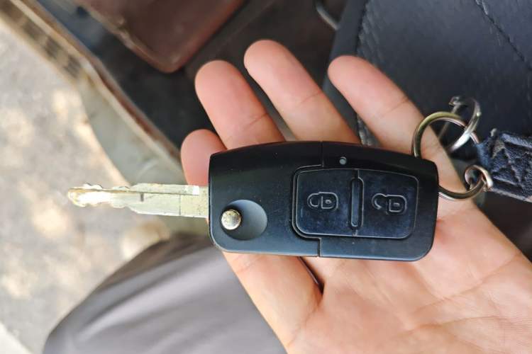 Used Foton Scenic G7 2016 2.0L Commercial Version Long Wheelbase High Roof – 4Q20M Vehicle Key