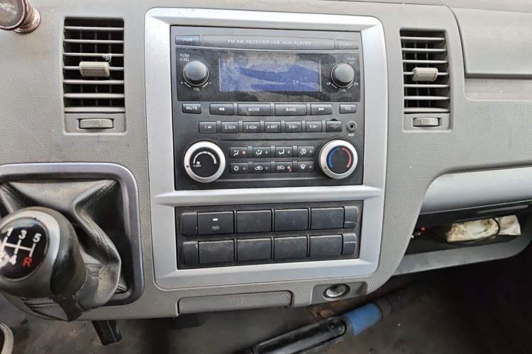 Used Foton Scenic G7 2016 2.0L Commercial Version Short Wheelbase High-Roof 4Q20M Audio And AC Panel