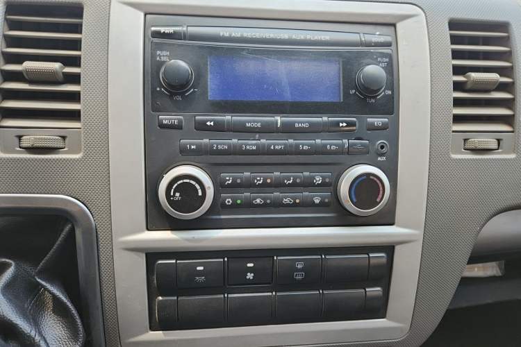 Used Foton Scenic G7 2016 2.0L Commercial & Travel Version Short Wheelbase High Roof – 4Q20M Audio And AC Panel