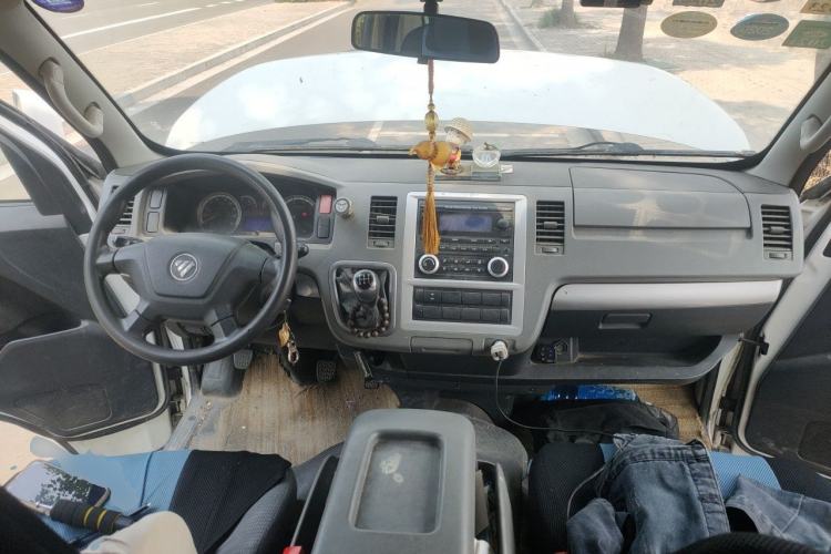 Used Foton Scenic G7 2016 2.0L Commercial Version Long Wheelbase High Roof – 4Q20M Center Console